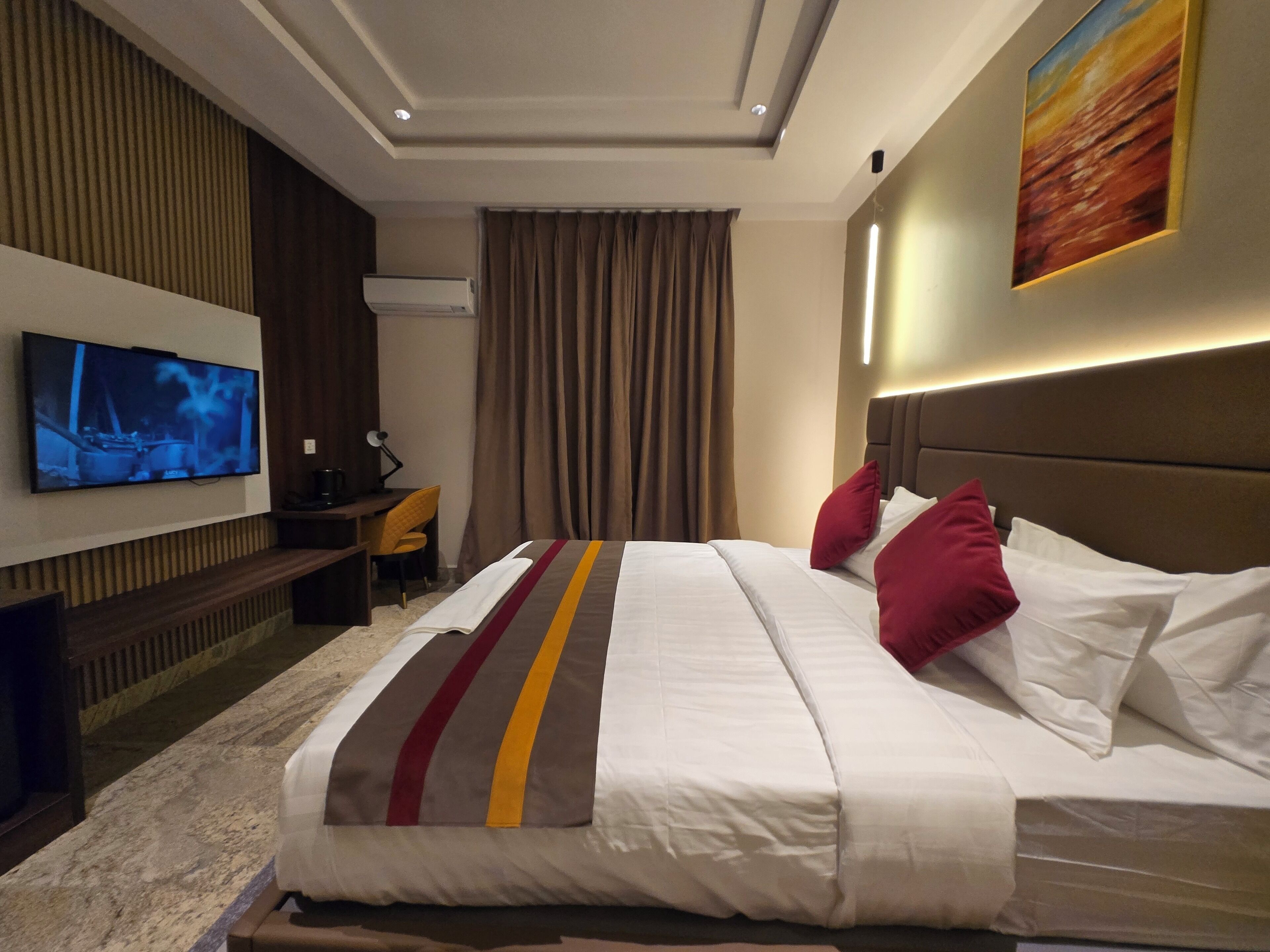 Deluxe Double Room, City View | Desk, laptop workspace, free WiFi