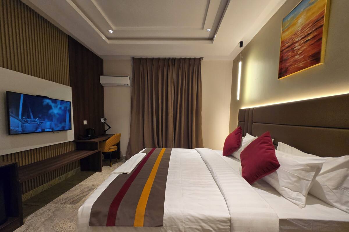 Deluxe Double Room, City View | Desk, laptop workspace, free WiFi