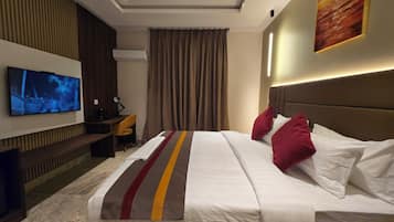 Deluxe Double Room, City View | Desk, laptop workspace, free WiFi
