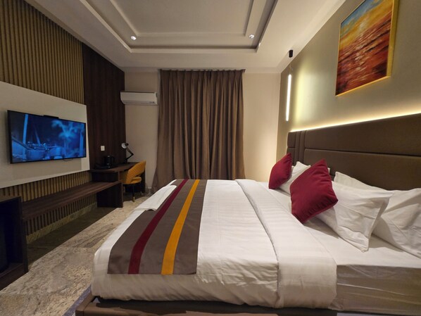 Kahden hengen deluxe-huone, kaupunkinäköala | Työpöytä, kannettavalle tietokoneelle sopiva työtila, ilmainen Wi-Fi