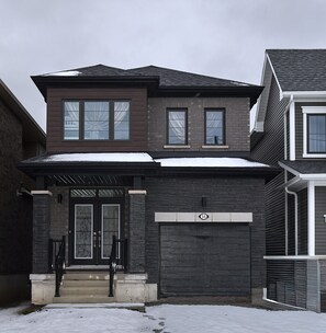 Exterior - Newly Built House near Niagara Falls and Outlet Mall (Thorold)