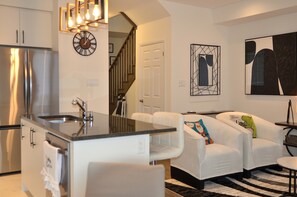 Interior - Newly Built House near Niagara Falls and Outlet Mall (Thorold)