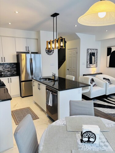 Newly Built House near Niagara Falls and Outlet Mall