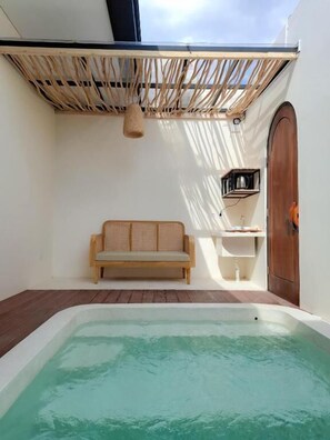 Outdoor spa tub - Cerita Kita Villa (Pogung Lor)