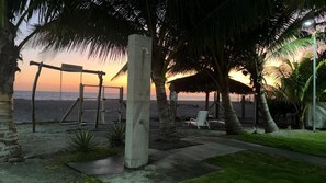 Property grounds - Spacious 5-bedroom house in lovely Costa del Sol Front Beach (Costa del sol)