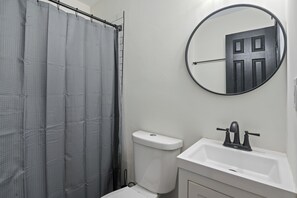 Towels, toilet paper - NEW 2BR/ Sleeps 4/Walking distance to MB/StateFarm (Atlanta)