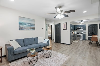 NEW 2BR/ Sleeps 4/Walking distance to MB/StateFarm