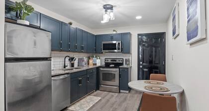 NEW 2BR/ Sleeps 4/Walking distance to MB/StateFarm