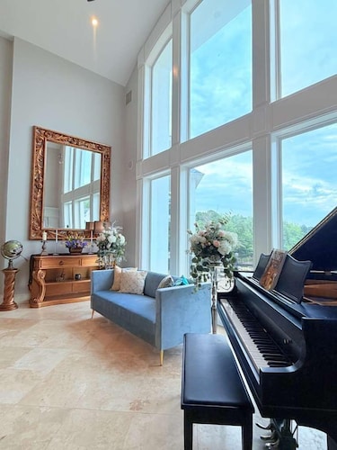 Ultimate Lake Hamilton Estate 15 Bedrooms Private Resort on 8 Acres SLEEPS 53