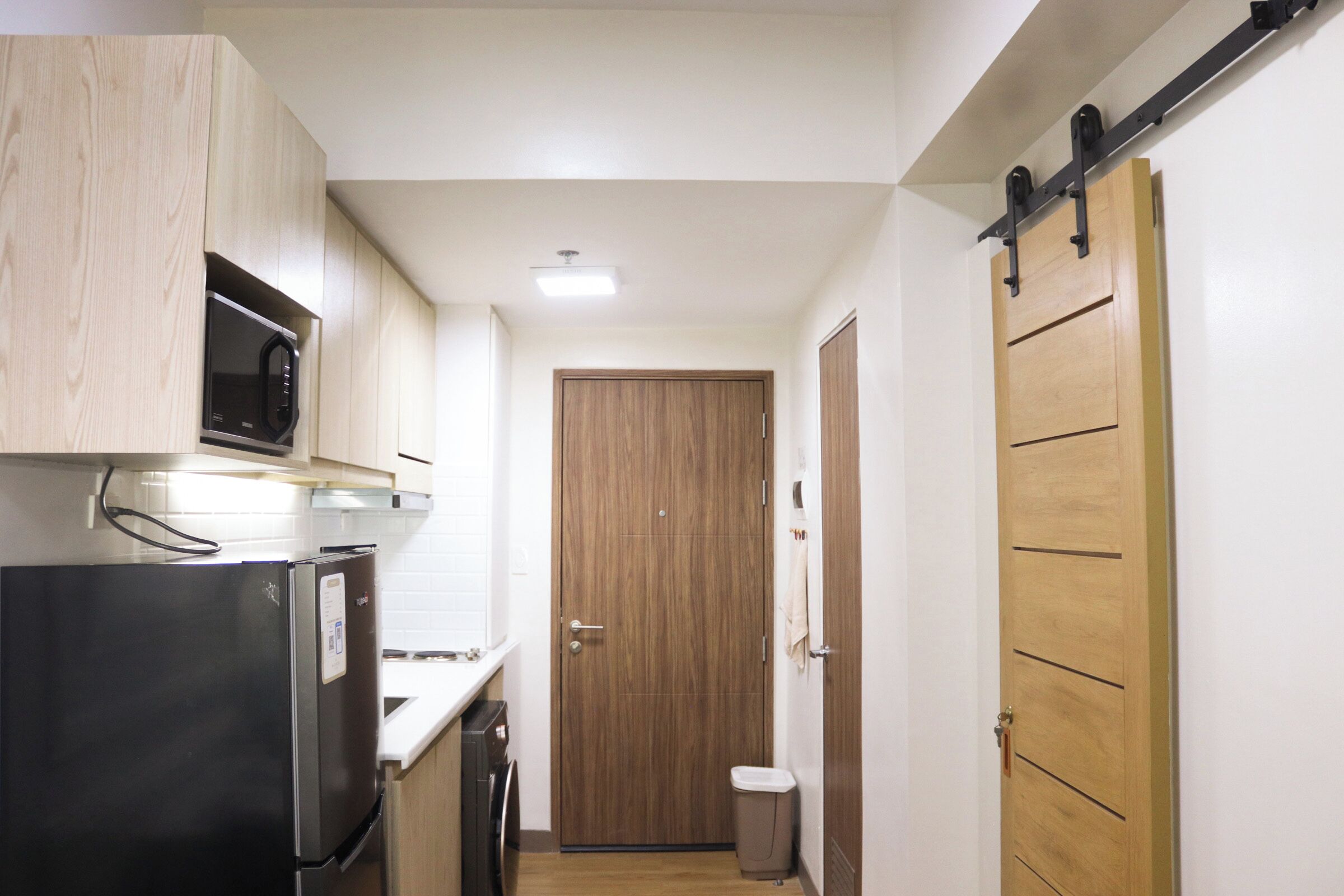 Fridge, microwave, stovetop, electric kettle