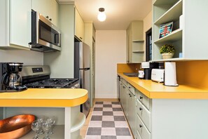 Microonde, forno, piano cottura, lavastoviglie