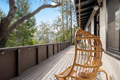 Serene Mill Valley Retreat - King Bed, Walk to Downtown, Deck, Sleeps 4.