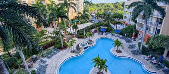 Resort with 2 bedrooms - sleeps 6 - in tranquil Pompano Beach