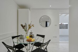 Dining - Spacious 2-Bedroom Home in Edgware (HA8) (Edgware)