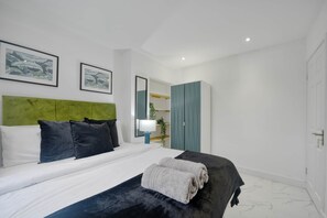 2 bedrooms, iron/ironing board, free WiFi, bed sheets - Spacious 2-Bedroom Home in Edgware (HA8) (Edgware)