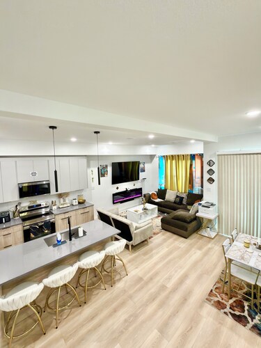 Game Room, Hot tub, Pool table, Gym, Arcade, Grill, Gazebo, 7 min to NRG•MED CTR