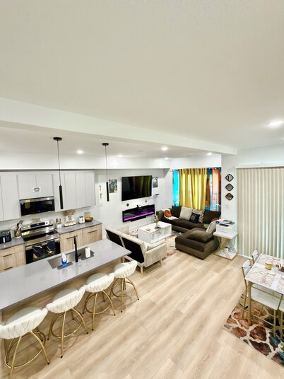 Game Room, Hot tub, Pool table, Gym, Arcade, Grill, Gazebo, 7 min to NRG•MED CTR