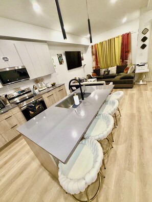 Fridge, microwave, oven, stovetop - Game/Gym Room, Hot tub, Pool table, Arcade,Grill,Gazebo,7 mins to NRG/World Cup! (Houston)