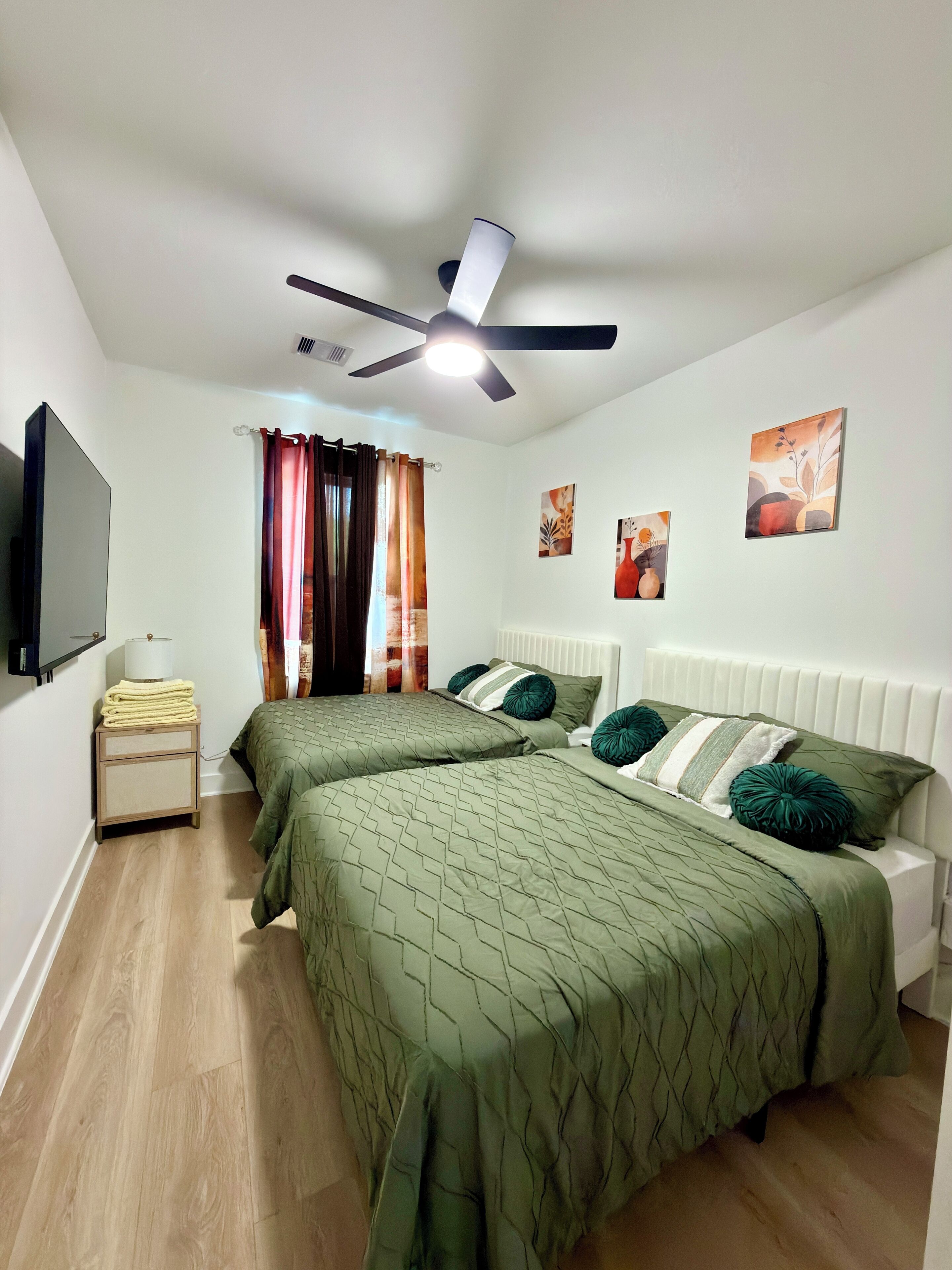 3 bedrooms, desk, iron/ironing board, free WiFi