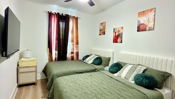 3 bedrooms, desk, iron/ironing board, free WiFi