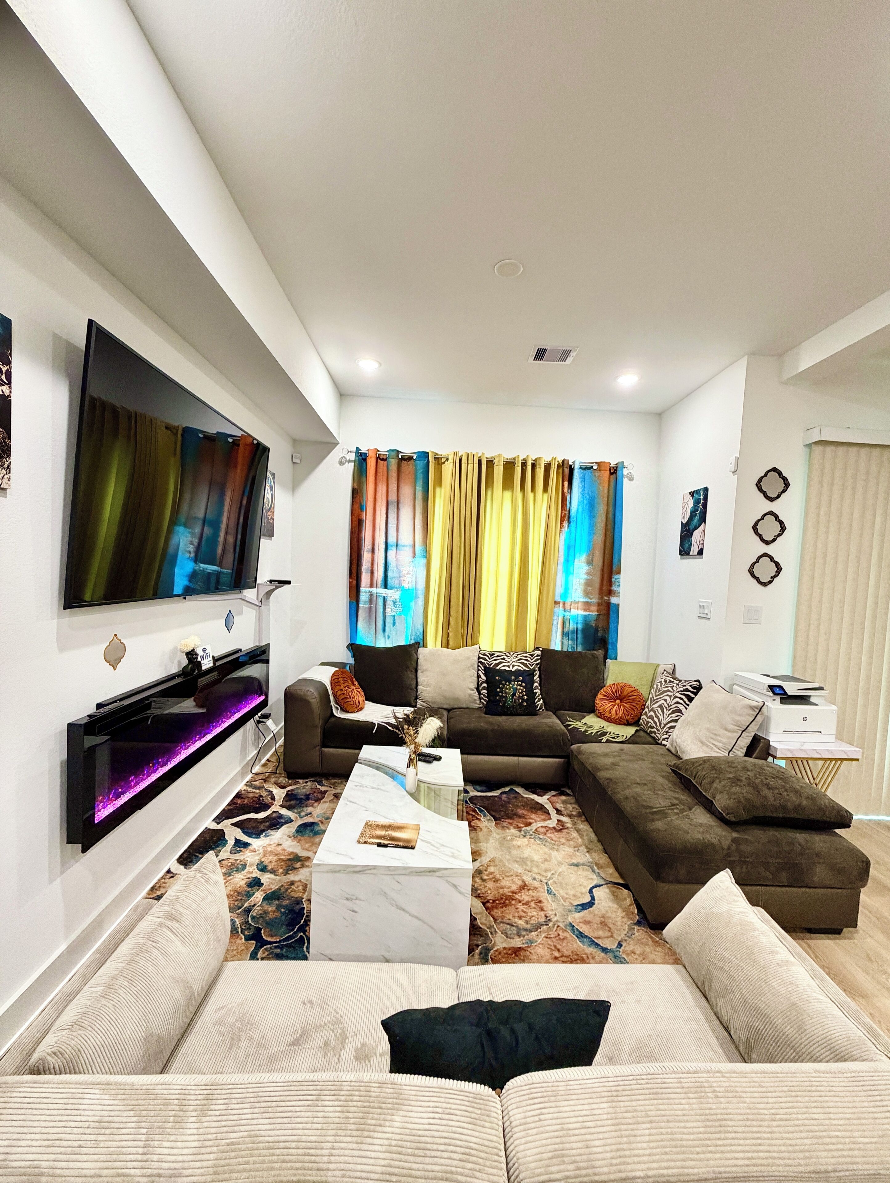 Smart-TV, videospill, PC-skjermer og printere
