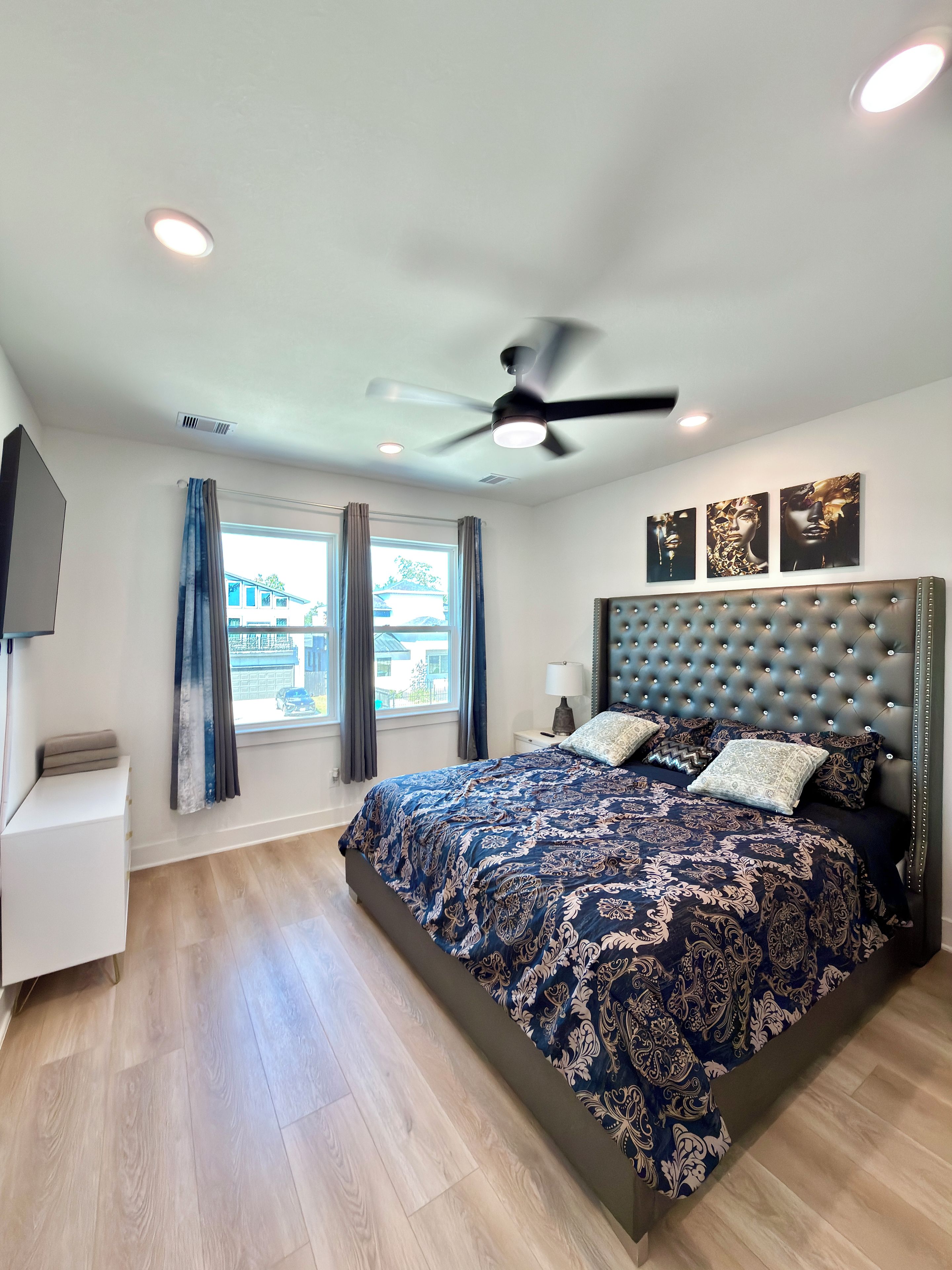 3 habitaciones, escritorio, tabla de planchar con plancha y wifi gratis 