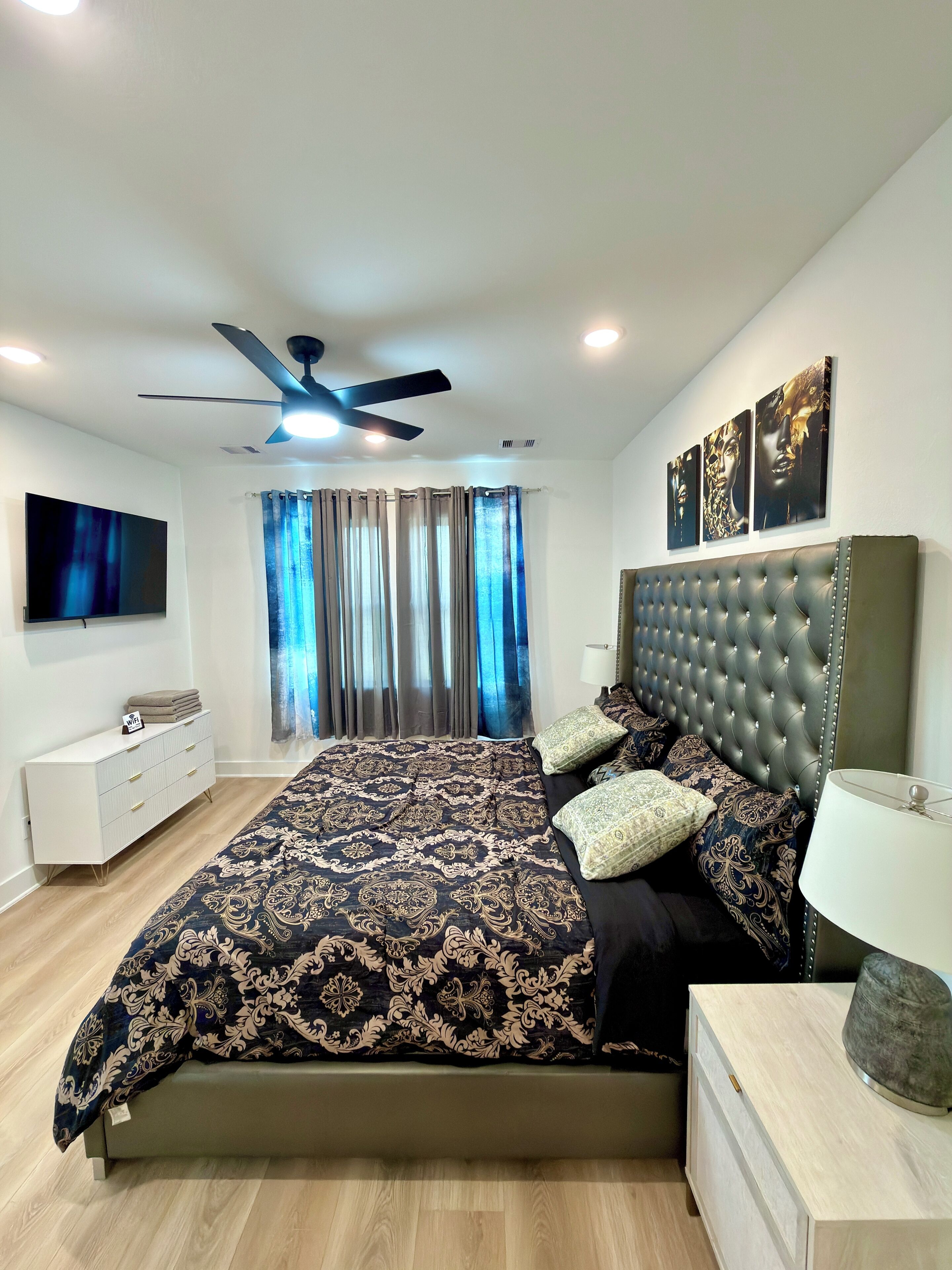 3 bedrooms, desk, iron/ironing board, free WiFi