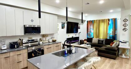 Game Room, Hot tub, Pool table, Gym, Arcade, Grill, Gazebo, 7 mins to FIFA 2026