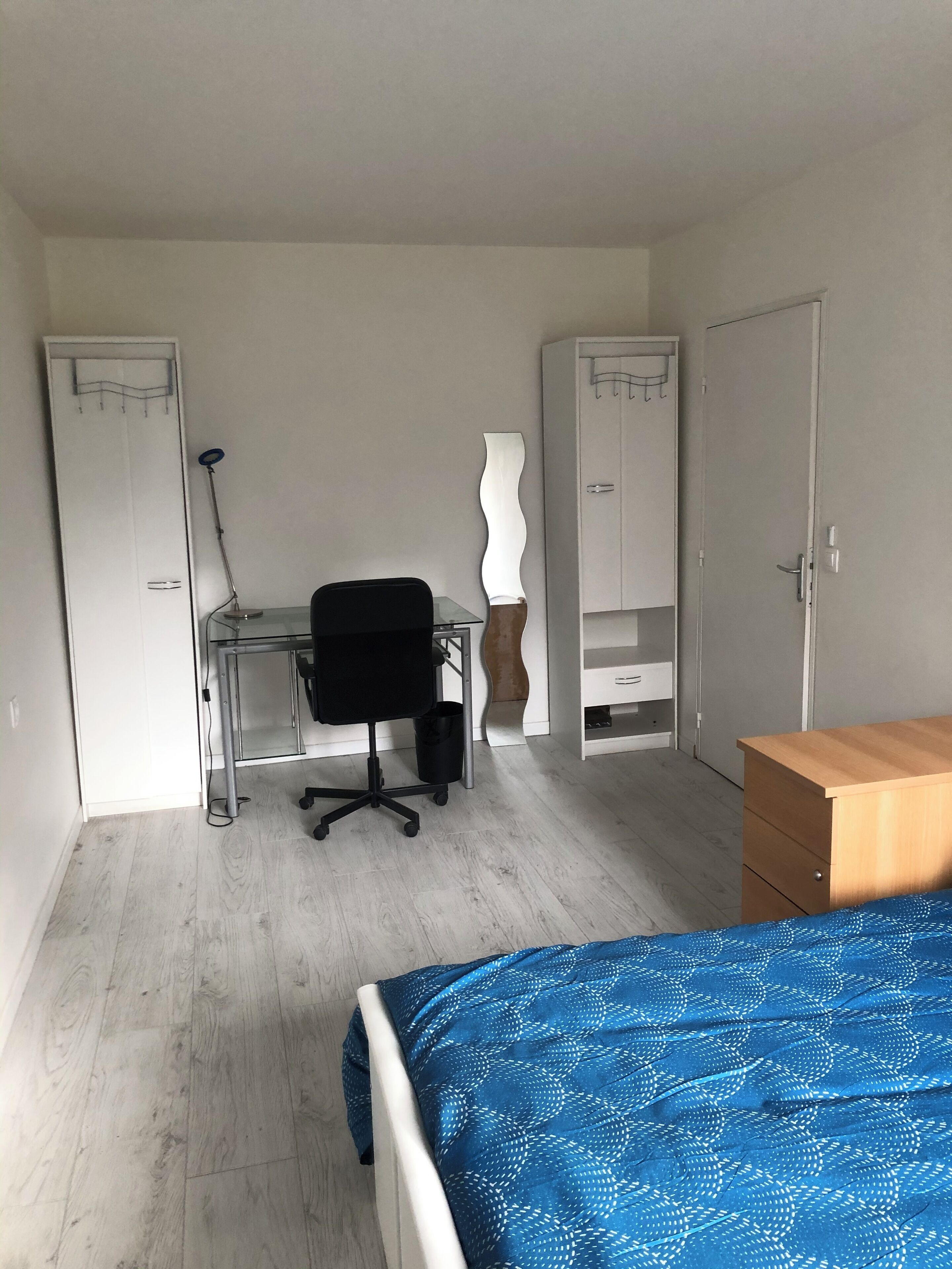 1 bedroom, bed sheets