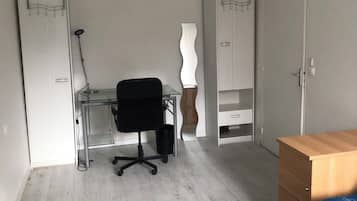 1 bedroom, bed sheets