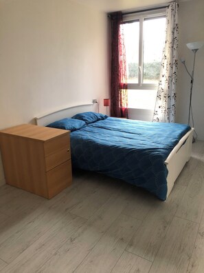 1 dormitorio y ropa de cama