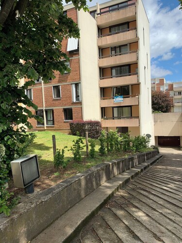 Chambre colocation dans une résidence   clôturée entrée sécurisée avec digicode.