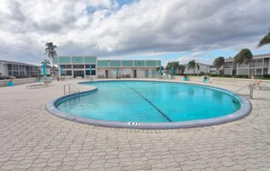 Pool - Cozy 1-bedroom apartment with AC in charming Boynton Beach (Boynton Beach)