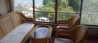 Inn in an old house connecting the blue sea and travelers by post