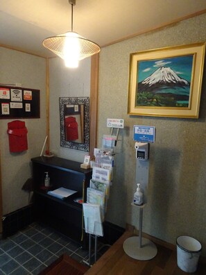 Interior - Inn in an old house connecting the blue sea and travelers by post (伊東市川奈1334-9)