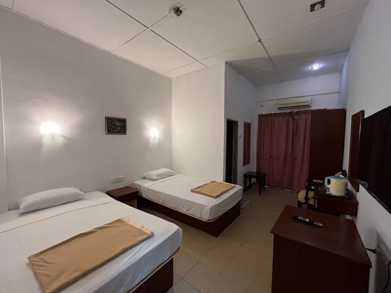 Free WiFi, bed sheets