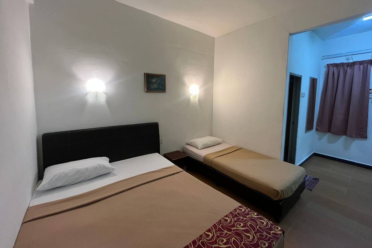 Free WiFi, bed sheets