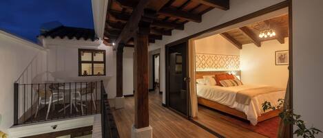 3 habitaciones, tabla de planchar con plancha, internet y ropa de cama