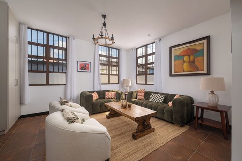 Casa Los Murales B/art. style. peace. king bed