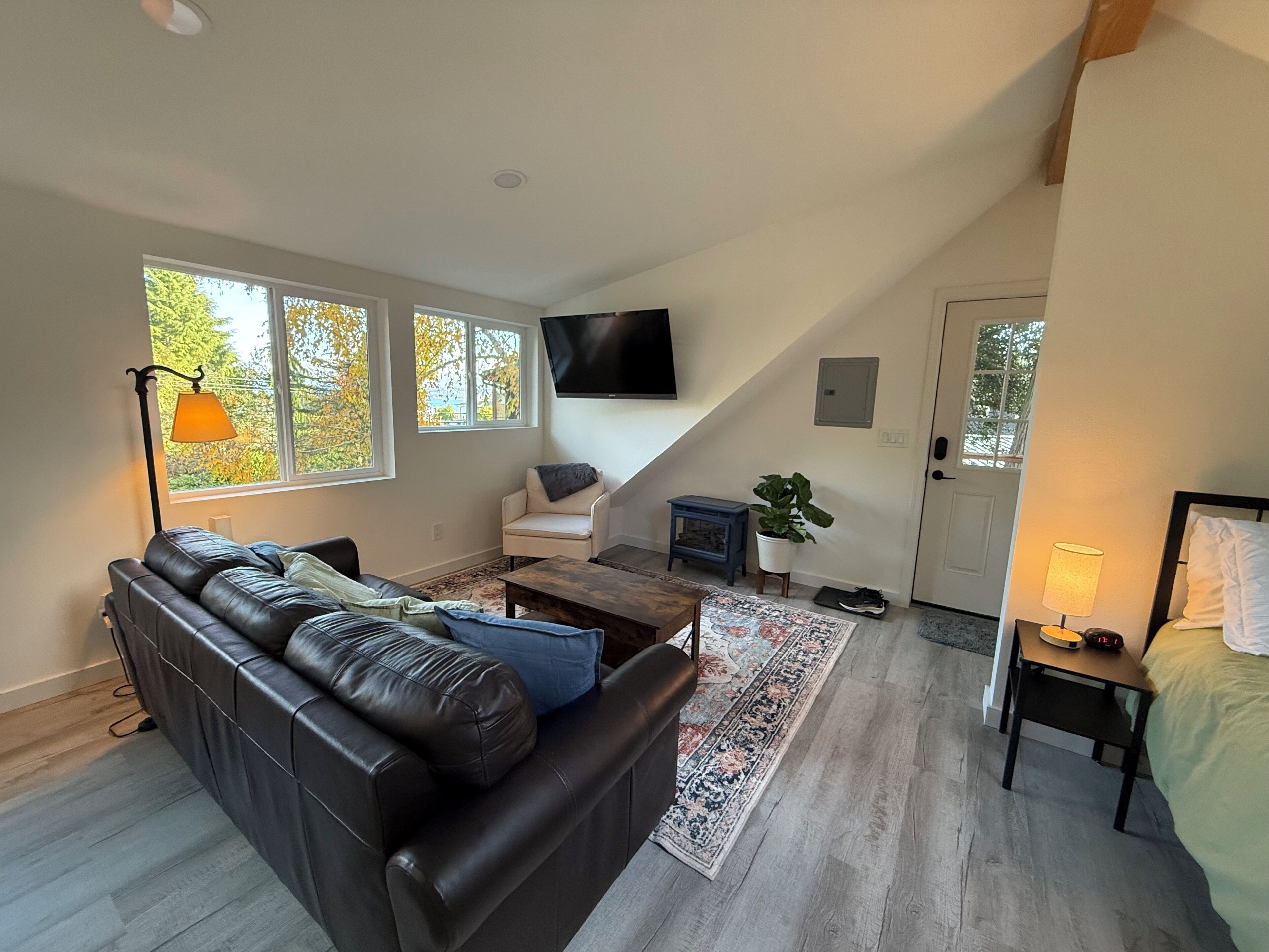 1 多间卧室、上网接入、床单