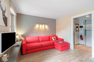 Standard Apartment, Multiple Bedrooms (Appartamento La Picozza) | Living area | 21-inch flat-screen TV with cable channels