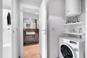 Standard Apartment, Multiple Bedrooms (Appartamento La Picozza) | Bathroom - Appartamento La Picozza (Sauze d'Oulx)