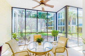 Dining - 1st floor condo w/ tennis court, gym, near theme parks, basketball court, patio (Davenport)