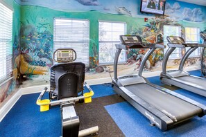 A gym with treadmills, a stationary bike, and a rowing machine. - 1st floor condo w/ gym, tennis court, sauna, patio, restaurant, near theme parks (Davenport)