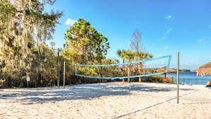 Sports court - 1st floor condo w/ patio, pools, gym, near theme parks, limited-mobility access (Davenport)