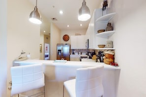 Coffee/tea maker, fridge, microwave, oven - Bahama Bay Resort penthouse condo - lakefront, near Disney & other Orlando parks (Davenport)