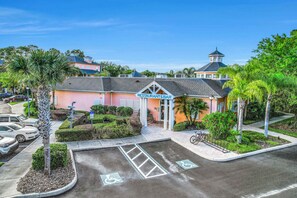 Exterior - Bahama Bay Resort penthouse condo - lakefront, near Disney & other Orlando parks (Davenport)