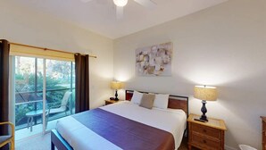 3 bedrooms, iron/ironing board, travel cot, WiFi - Exclusive 3BR Villa: Pools, Near Disney (Davenport)