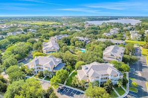 A residential area with houses surrounded by trees and a lake in the background. - Exclusive lakeview villa, 10 min to Disney (Davenport)