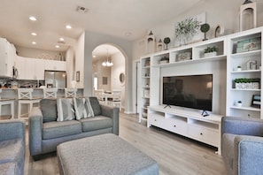 Living area - Lake view condo with WiFi, shared game tables, pools, & hot tubs - snowbirds OK (Davenport)